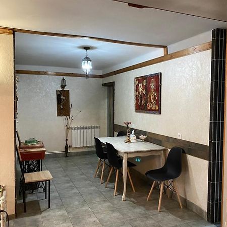 Mini Hostel N.Tigranyan 5 エレバン エクステリア 写真