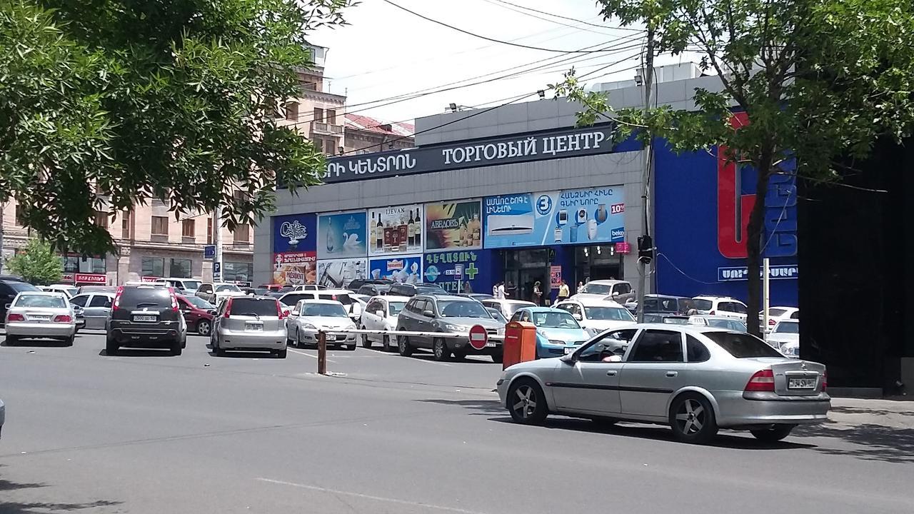 Mini Hostel N.Tigranyan 5 エレバン エクステリア 写真